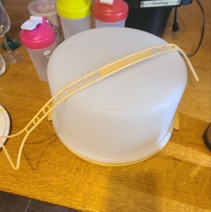 Vintage Tupperware Cake Carrier